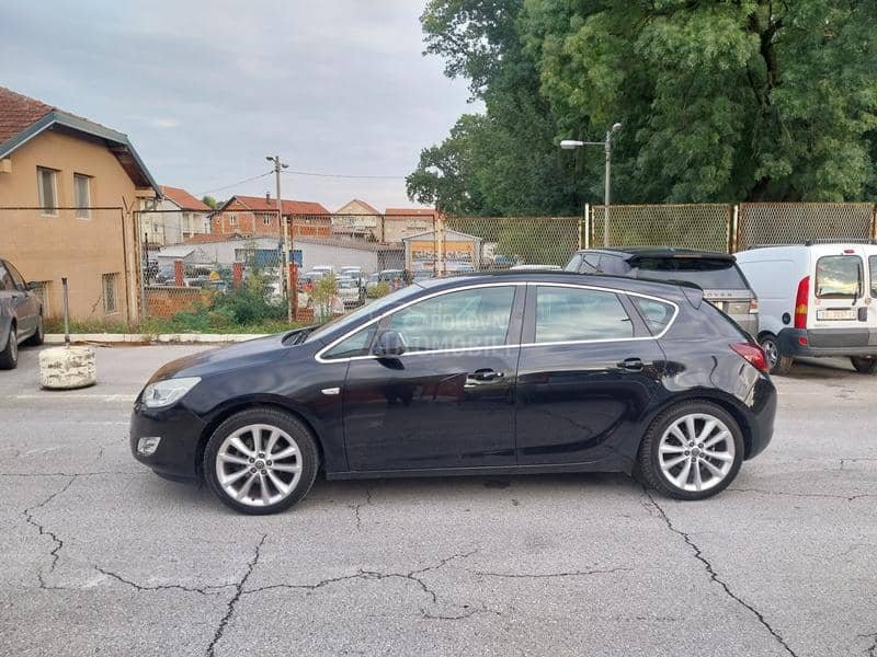 Opel Astra J 1.4b cosmo