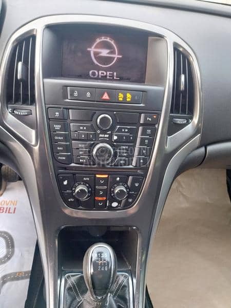 Opel Astra J 1.4b cosmo