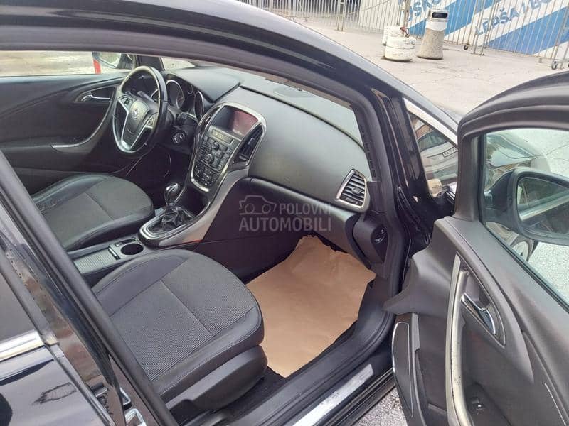 Opel Astra J 1.4b cosmo