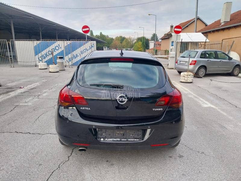 Opel Astra J 1.4b cosmo