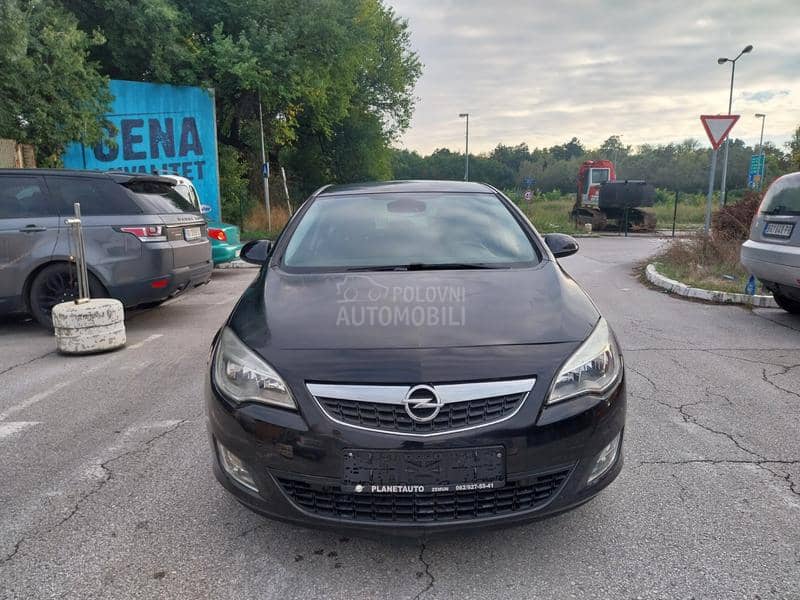 Opel Astra J 1.4b cosmo