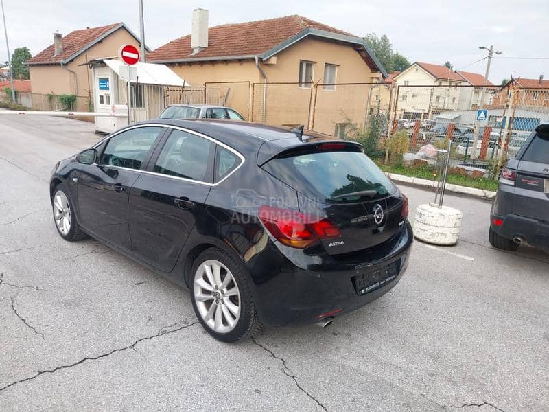 Opel Astra J 1.4b cosmo