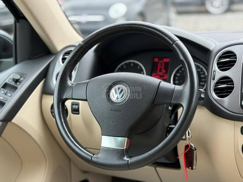 Volkswagen Tiguan 2.0 TSI 4M/NAVl/KAM