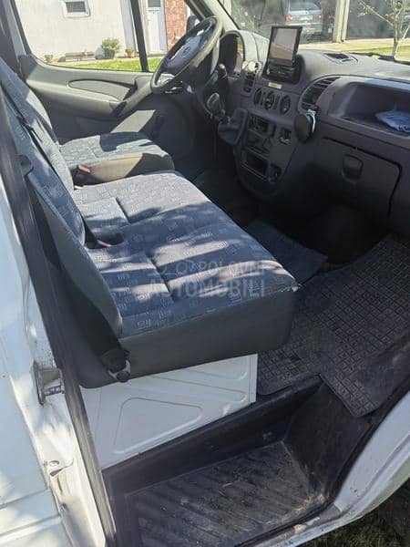 Mercedes Benz Sprinter putar