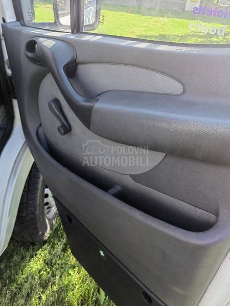 Mercedes Benz Sprinter putar