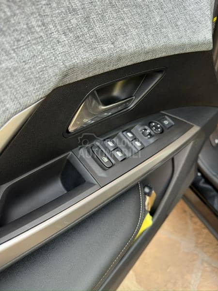 Peugeot 3008 Hy dodatni paket