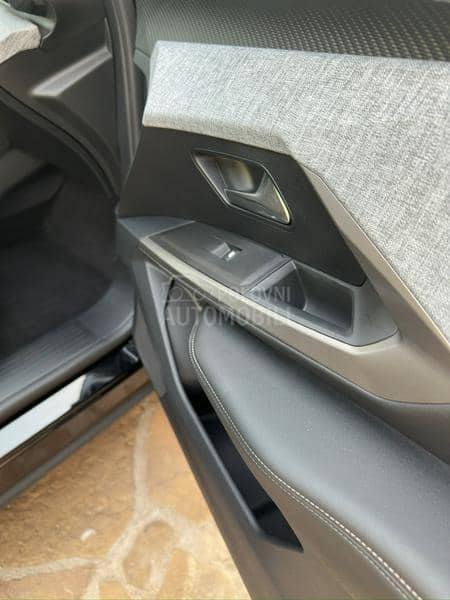 Peugeot 3008 Hy dodatni paket