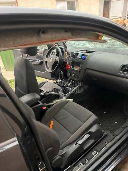 Volkswagen Golf 5 2005. god. -  kompletan auto u delovima