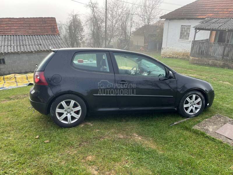 Volkswagen Golf 5 2005. god. -  kompletan auto u delovima
