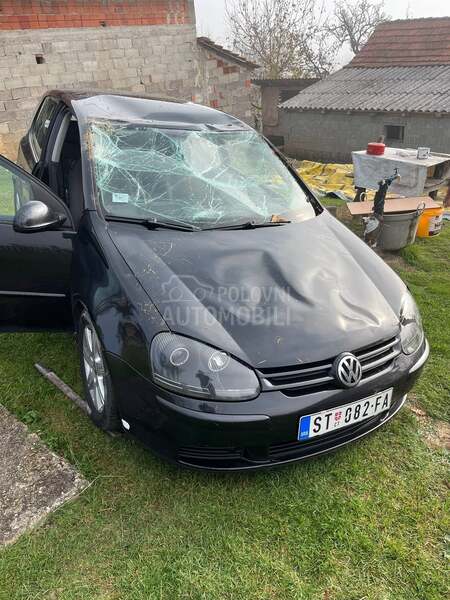 Volkswagen Golf 5 2005. god. -  kompletan auto u delovima