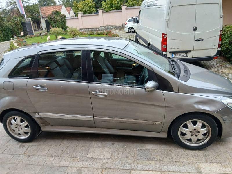 Mercedes Benz B 180 