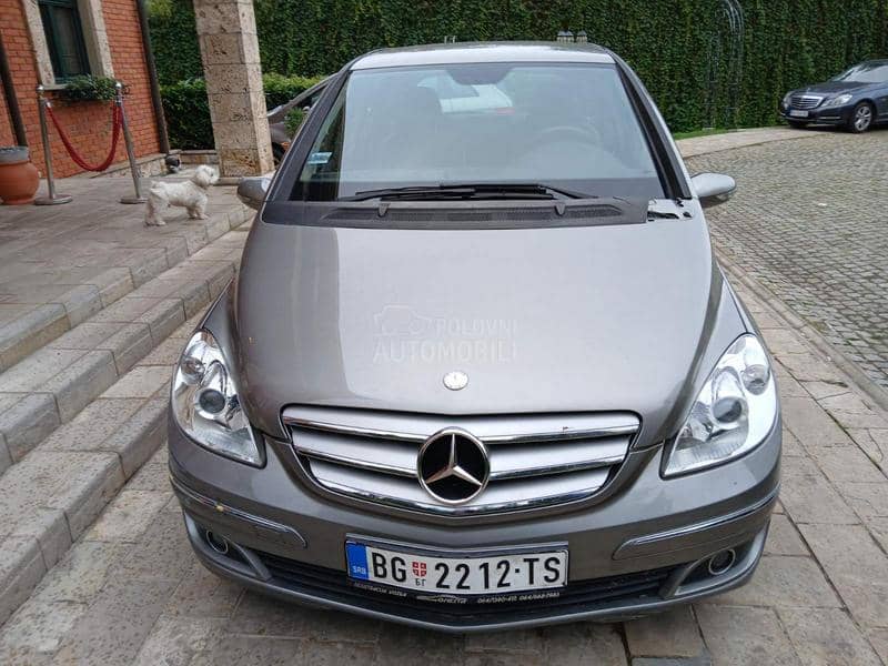 Mercedes Benz B 180 