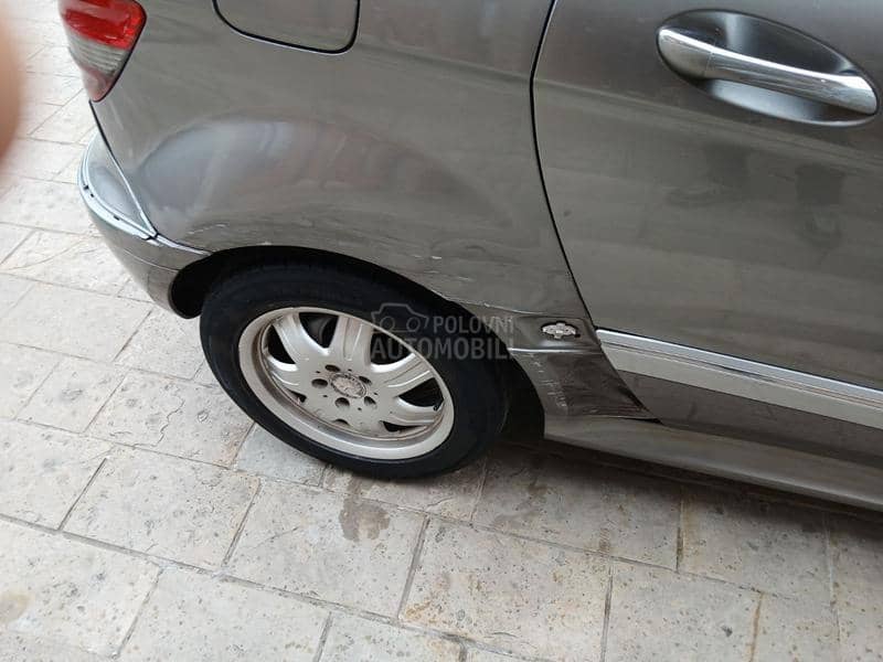 Mercedes Benz B 180 