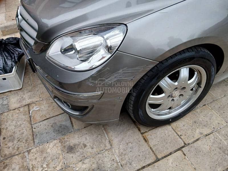 Mercedes Benz B 180 