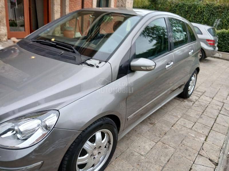 Mercedes Benz B 180 