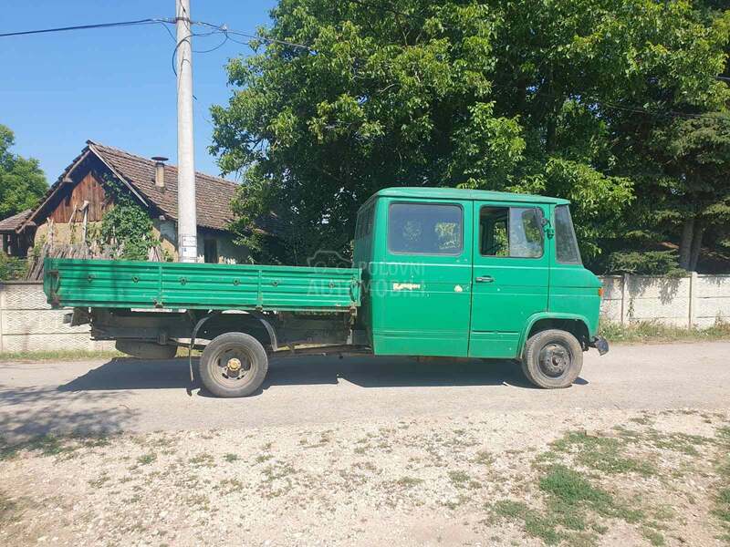 Mercedes Benz 406