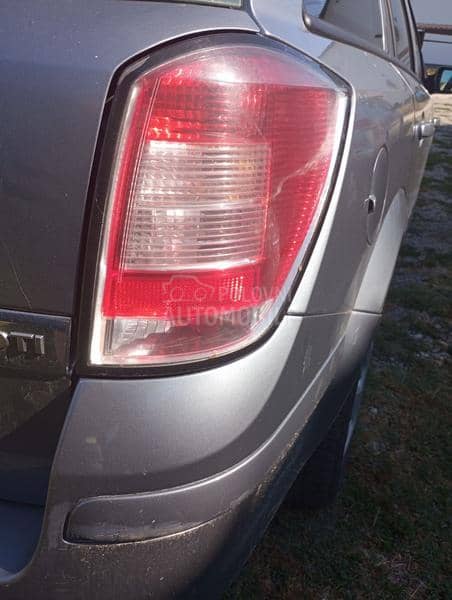 Kompletan auto u delovima