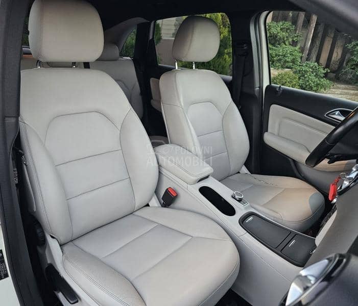 Mercedes Benz B 180 AUT0MATIC/LED Mercedes Benz B 180 AUT0MATIC/LED