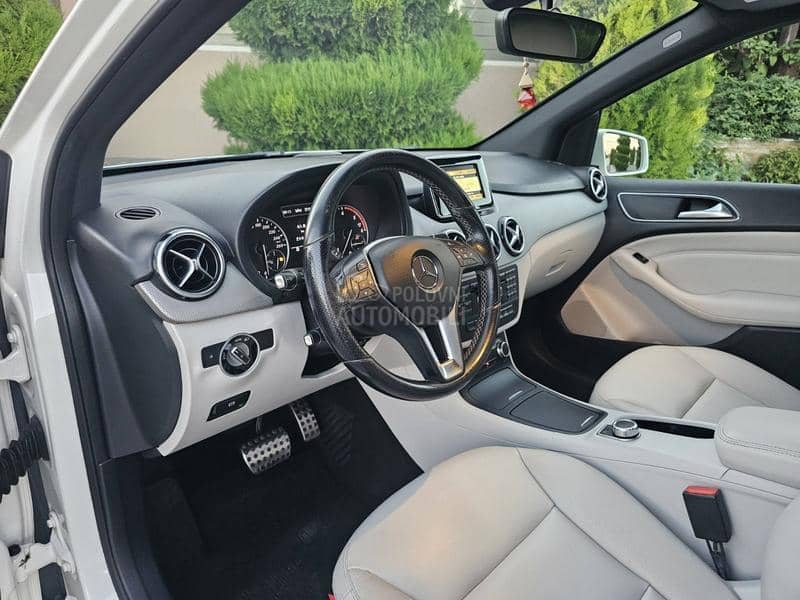 Mercedes Benz B 180 AUT0MATIC/LED Mercedes Benz B 180 AUT0MATIC/LED