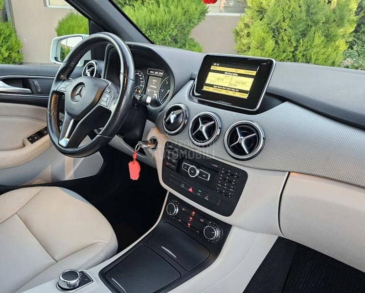 Mercedes Benz B 180 AUT0MATIC/LED Mercedes Benz B 180 AUT0MATIC/LED