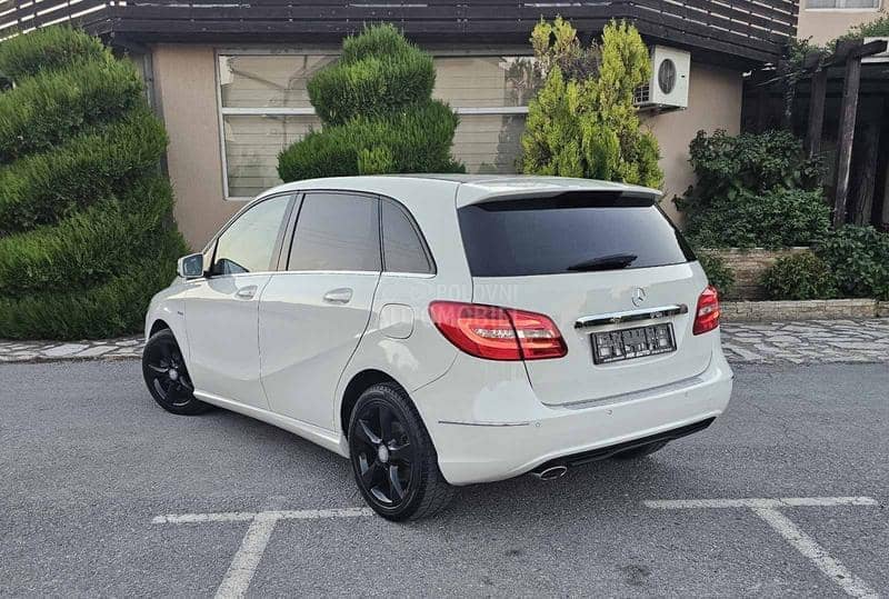 Mercedes Benz B 180 AUT0MATIC/LED Mercedes Benz B 180 AUT0MATIC/LED