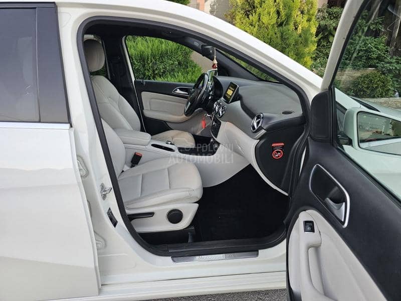 Mercedes Benz B 180 AUT0MATIC/LED Mercedes Benz B 180 AUT0MATIC/LED