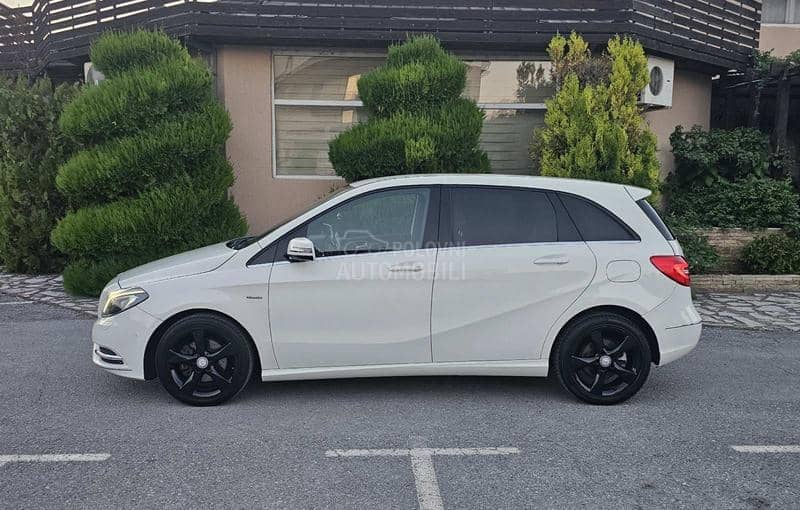 Mercedes Benz B 180 AUT0MATIC/LED Mercedes Benz B 180 AUT0MATIC/LED