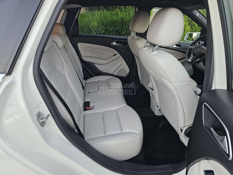 Mercedes Benz B 180 AUT0MATIC/LED Mercedes Benz B 180 AUT0MATIC/LED