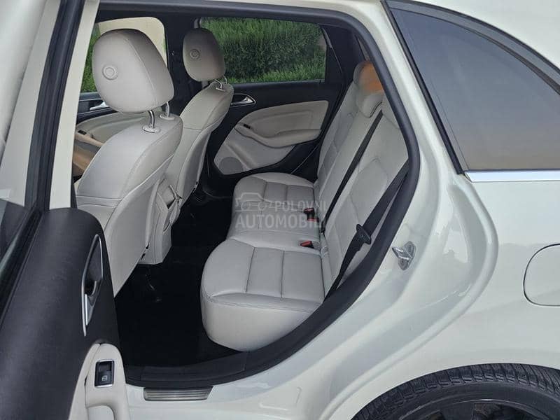 Mercedes Benz B 180 AUT0MATIC/LED Mercedes Benz B 180 AUT0MATIC/LED