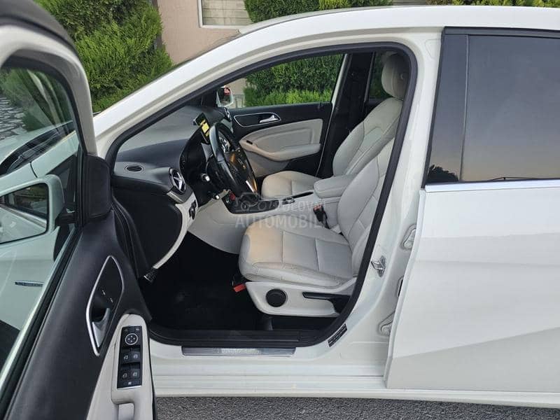 Mercedes Benz B 180 AUT0MATIC/LED Mercedes Benz B 180 AUT0MATIC/LED
