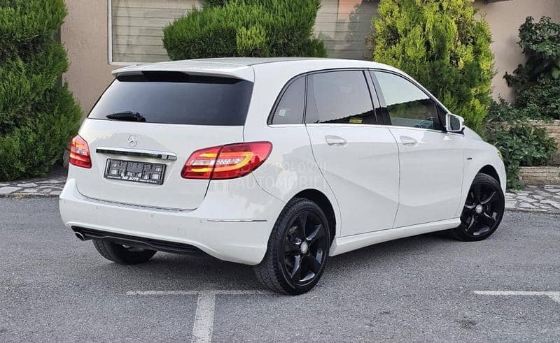 Mercedes Benz B 180 AUT0MATIC/LED Mercedes Benz B 180 AUT0MATIC/LED