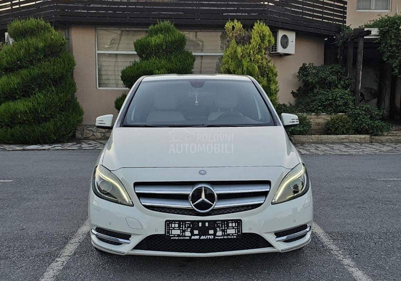 Mercedes Benz B 180 AUT0MATIC/LED Mercedes Benz B 180 AUT0MATIC/LED
