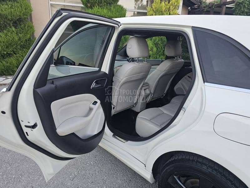 Mercedes Benz B 180 AUT0MATIC/LED Mercedes Benz B 180 AUT0MATIC/LED