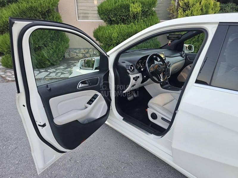 Mercedes Benz B 180 AUT0MATIC/LED Mercedes Benz B 180 AUT0MATIC/LED