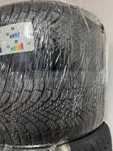 Maxxis 215/55 R18 Zimska