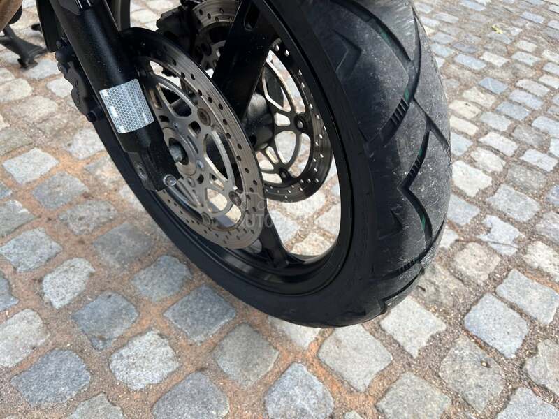 Suzuki V Strom DL 650