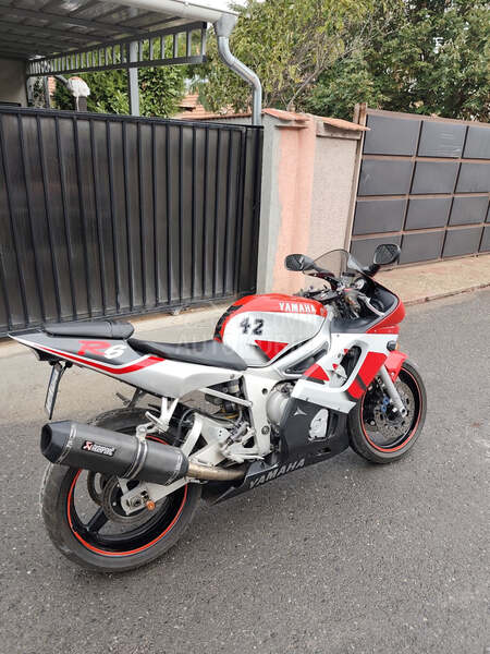 Yamaha R6