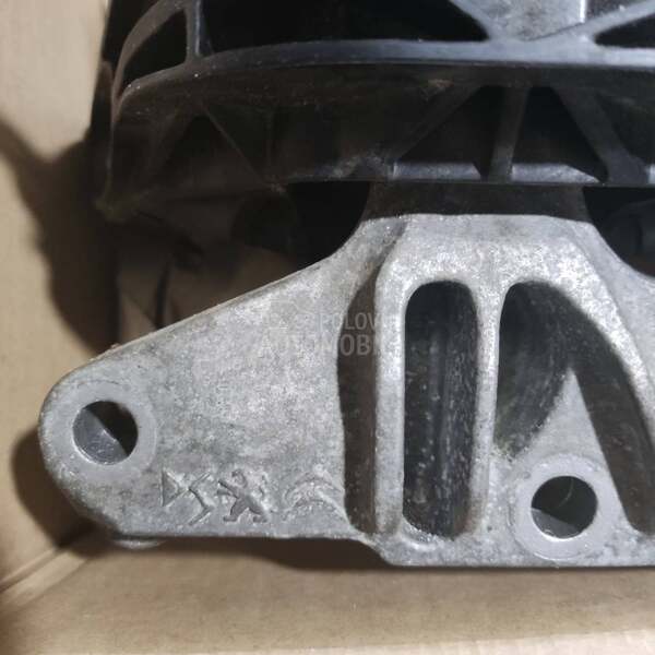 Nosac motora