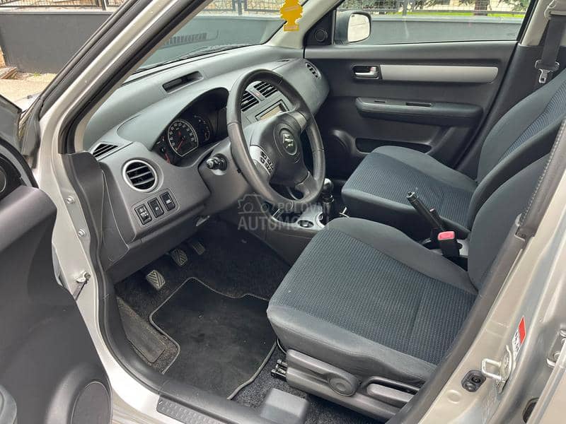 Suzuki Swift 1.3 nav. CH