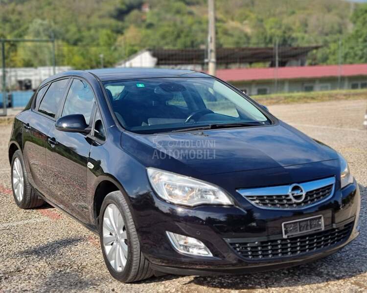 Opel Astra J 1.4 ben.CH
