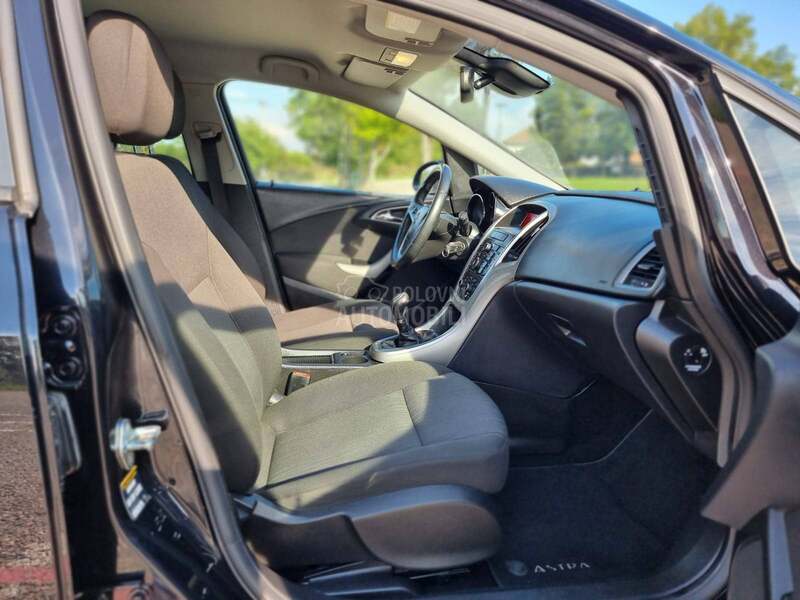 Opel Astra J 1.4 ben.CH
