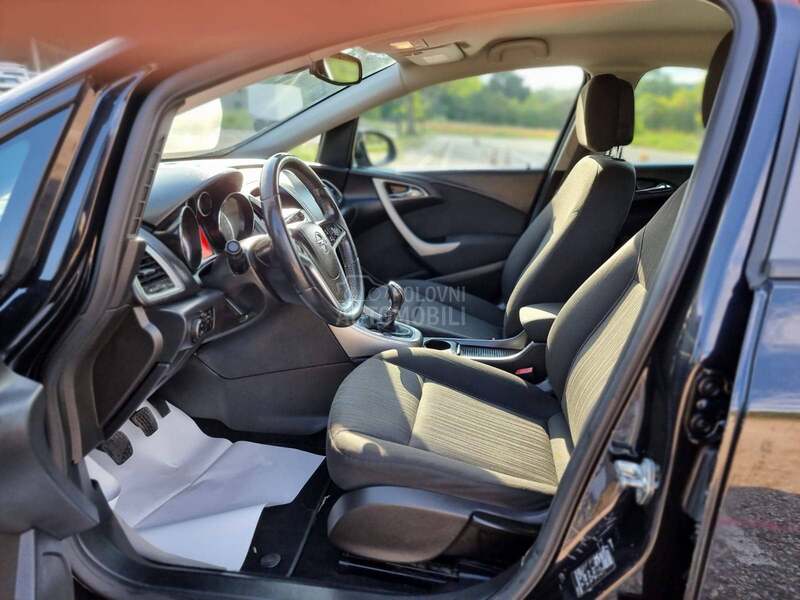 Opel Astra J 1.4 ben.CH