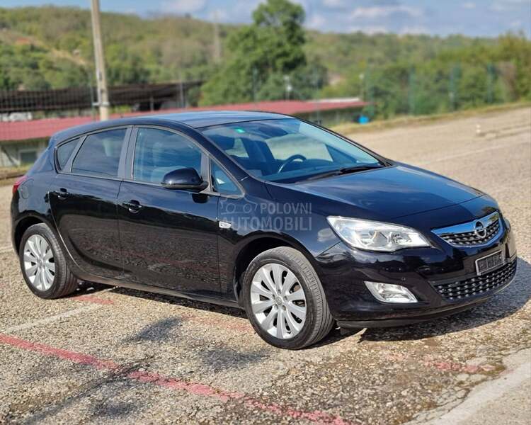 Opel Astra J 1.4 ben.CH