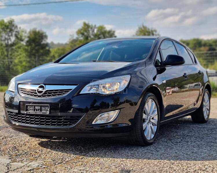 Opel Astra J 1.4 ben.CH