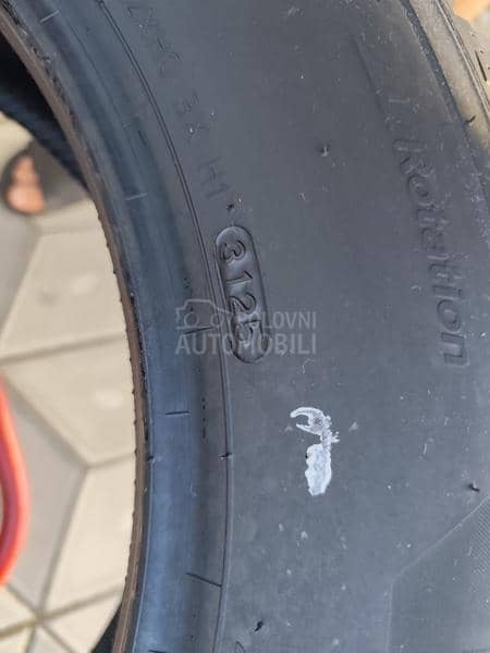 Hankook 215/65 R17 Zimska