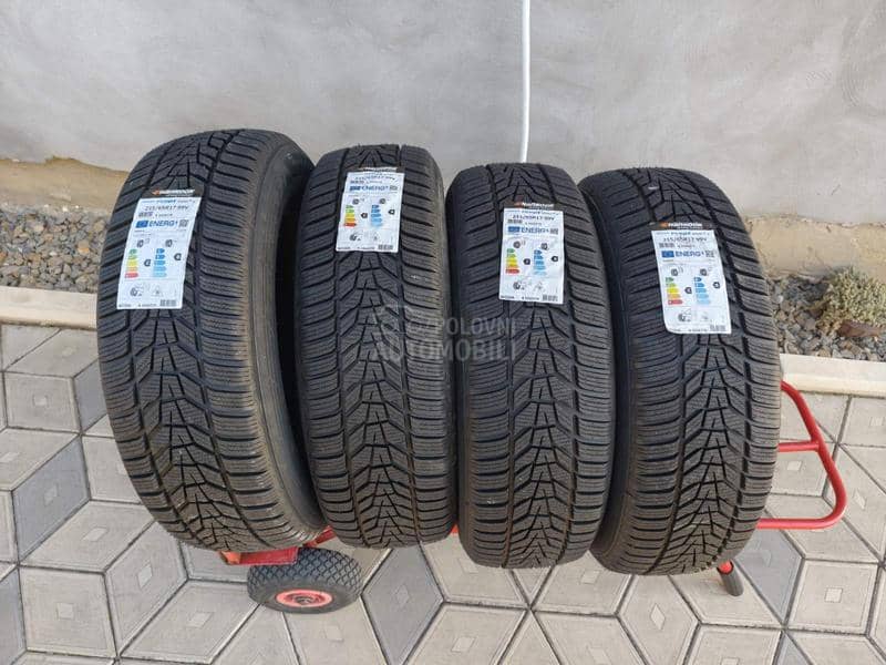 Hankook 215/65 R17 Zimska