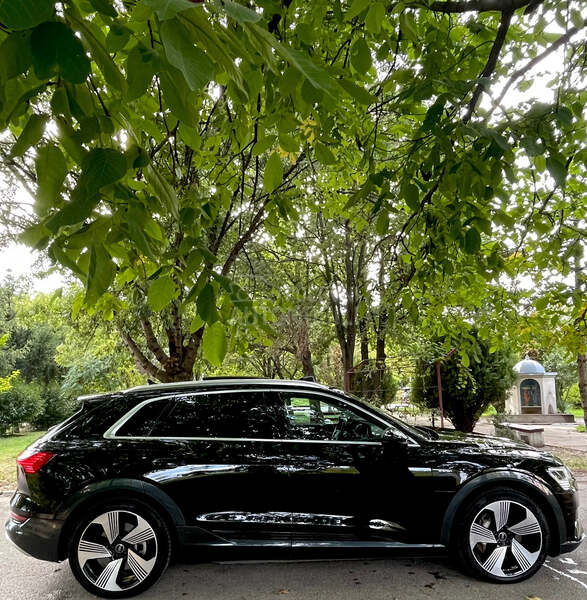 Audi e-tron 