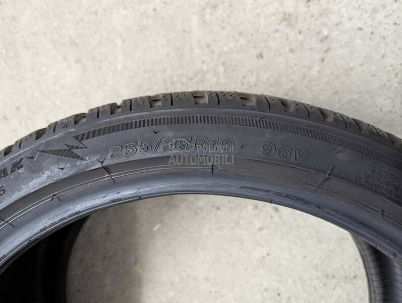 Continental 255/35 R19 Zimska