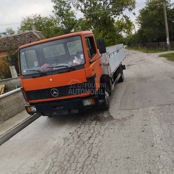 Mercedes Benz 809