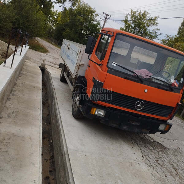 Mercedes Benz 809